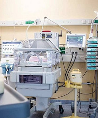 感觉被拉进了地狱 宝宝刚出生就被送进NICU 还上了呼吸机!