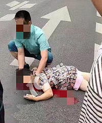 ���£�����һ���˱�����ײ�󵹵ز���