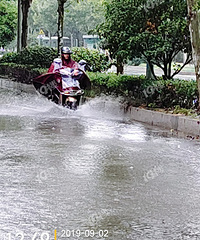 ̫�£���һ��Ӻ��ӷ�ѧ������ ��ǰ1СʱȥѧУ��������500����