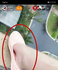 ���˱�·һŮ�ӱ�ֱ������¥�ߴ�ޣ��ۼ����ѣ����������