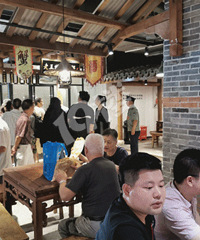 ������ͷ����ֱ���������ϵ��ӵ�ζ��������