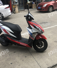 小摩托真的是市区买菜代步神器 骑上我的小摩托它永远不会堵车
