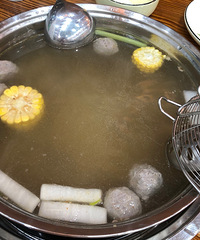 南溪西路这家牛肉店 开业打折料足巨划算 光吃个汤底就饱了