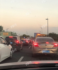 随手拍堵车!新202省道大堵车 堵了20分钟 车都不动了