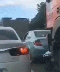 ����һĻ����ƿ�����������ä�� ֱ�ӱ�ײ��...