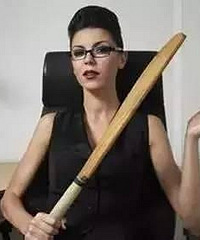 无法理解 女人没教养还当众骂老公 却被老人认为很能干