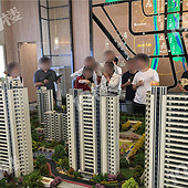 �����ܱ��˸�����¥��