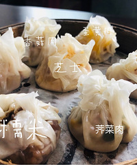 烧卖配牛肉汤老暇意的 烧卖可以混搭 有芝士味 蛋黄味 笋肉