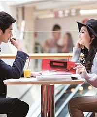 相亲发现对象竟是校友 双方爱好巧合得不真实