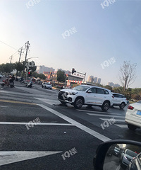 突发!农翔路口一辆全新骑车撞到电瓶车!牌照都没上