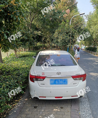素质太低!为了自己方便停车 居然堵住了整个人行道