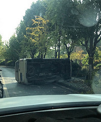 ���ޣ�����·�г��෭ ·�����˷׷������˾ȳ�