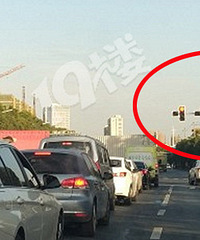 �����ɣ�ʯ�����ſڵ�ħ�����̵�������