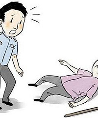 是我太冷漠吗?路边有人摔倒 连续6辆车经过都没人敢扶