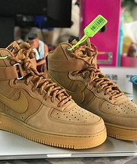 ˫ʮһ��Ŀվ�һ�ŵ��ˣ����̳����˽�100��