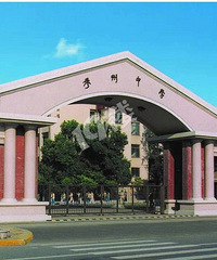 �ذ������˰�����У������ѧ����ӭ������