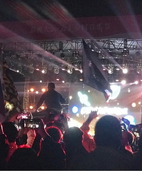 �ڼ�������������ֽ� ����һ����԰����