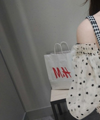 ����HMһ����Ů�ڴ� ���䱳��ȹ�úÿ�