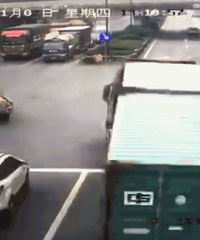 ���գ������ײ��ǰ���� ���ֳ��������ܿ��ˣ�