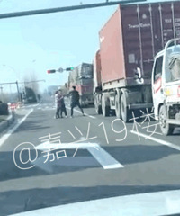 ���ˣ�ֱ�е��ϴ�ܣ�������Ŷӵ����Ǵ��ꡭ