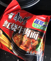 牛排、泡面、牛奶银耳汤 一家三口吃的都不一样