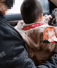 疯了吧!嘉兴有人让婴儿扶着方向盘开车!还发朋友圈…