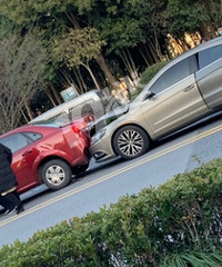 ��ƨ��ײ�ˣ���������Ů˾����