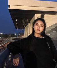 真的很久没有化妆出门拍照了 翻下手机 还是学校的时候照片最多
