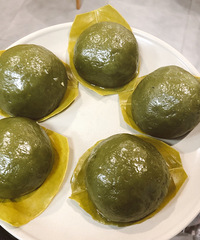 青团子太好吃了 自己做的有红豆馅的 还有春笋肉沫的