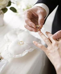 婚期5.20能结婚嘛 延期不仅挑不到好日子 四大婚纱都要重选