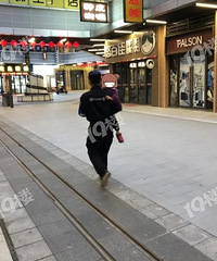 嘉兴5岁男童独自来回穿越马路 看监控视频惊出一身冷汗!