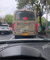 遇到一辆公交车一路加塞!以大欺小很有意思吗?