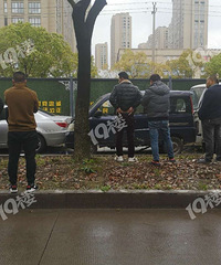 突发!秀园路4车连撞!直接堵到中山路!司机在想啥呢?