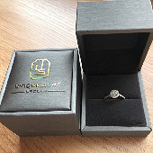 �鲩��һ�۰��ϵĶԽ�