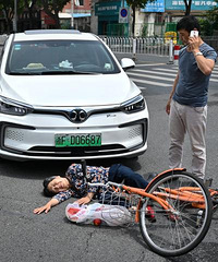 ������ײ���赹�أ�·�˳�ɡ������