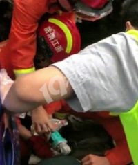 ���Σ�����һŮ��ƨ�ɱ��ֽ�����ˡ�