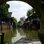 �������γ����º�