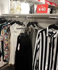 ����HM�ִ���ۼ��ˣ�����4�ۣ�����10�顢T��Ь��ͳͳ20�飡