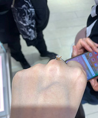 玫瑰金加白金钻戒超好看! 经典的四爪款式超级大气 上手美美哒