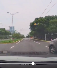 ������ʻͻȻ���ų��໰������Ϊ����һ�����˾��̫���ԣ�