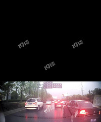 南湖大道大堵车 这位驾驶员 你这样插队好意思么