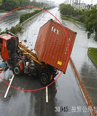 ���գ�ƽ��һ���˼�װ�䳵ͻȻʧ�أ��ֳ�һƬ�ǽ�