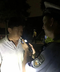 ��ף����ͨ����Ŀ��������Լ��ļ�ʻ֤ȴ�������ˣ�