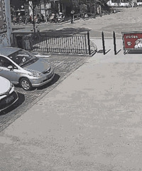 ������˼������һ˾�����������Լ�ѹ���ף�Ѹ������һȺ�ˣ�