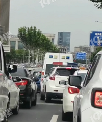 嘉兴现在有多堵?!中环南路上救护车和警车都被堵在路上…