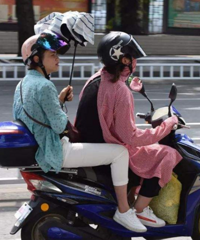 我建议官方发放电瓶车消费券!这样大家都不开车了!