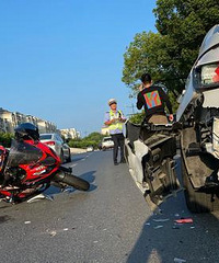 ���߷壬Ħ����γ�������ײ