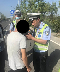 �򳵲�һ�ܶ࣬������������֤��ʻ�����ݣ�