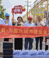 ���м��ٶȣ������ǲŸ����ʣ�