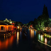 ������ɫ�ʵ�ҹ��